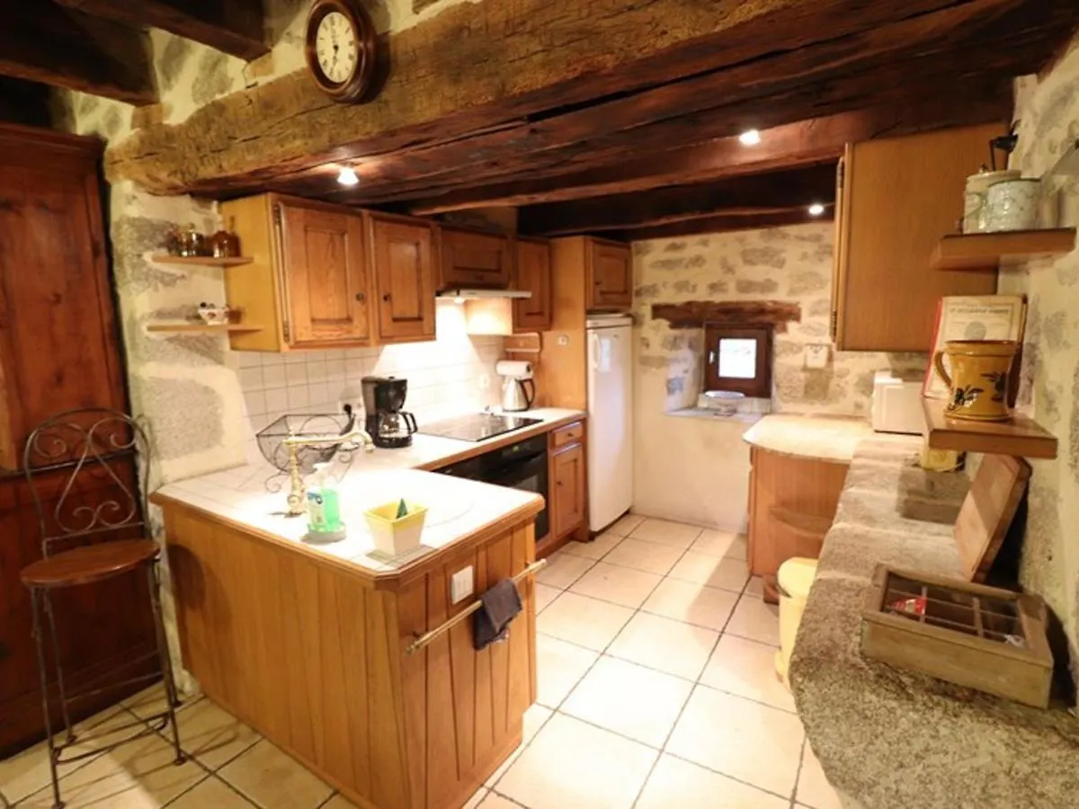 Maison De Charme Avec Piscine Privee Chauffee, Sauna, Et Jardin Clos Dans La Chataigneraie Cantaliens - Fr-1-742-398 Omps