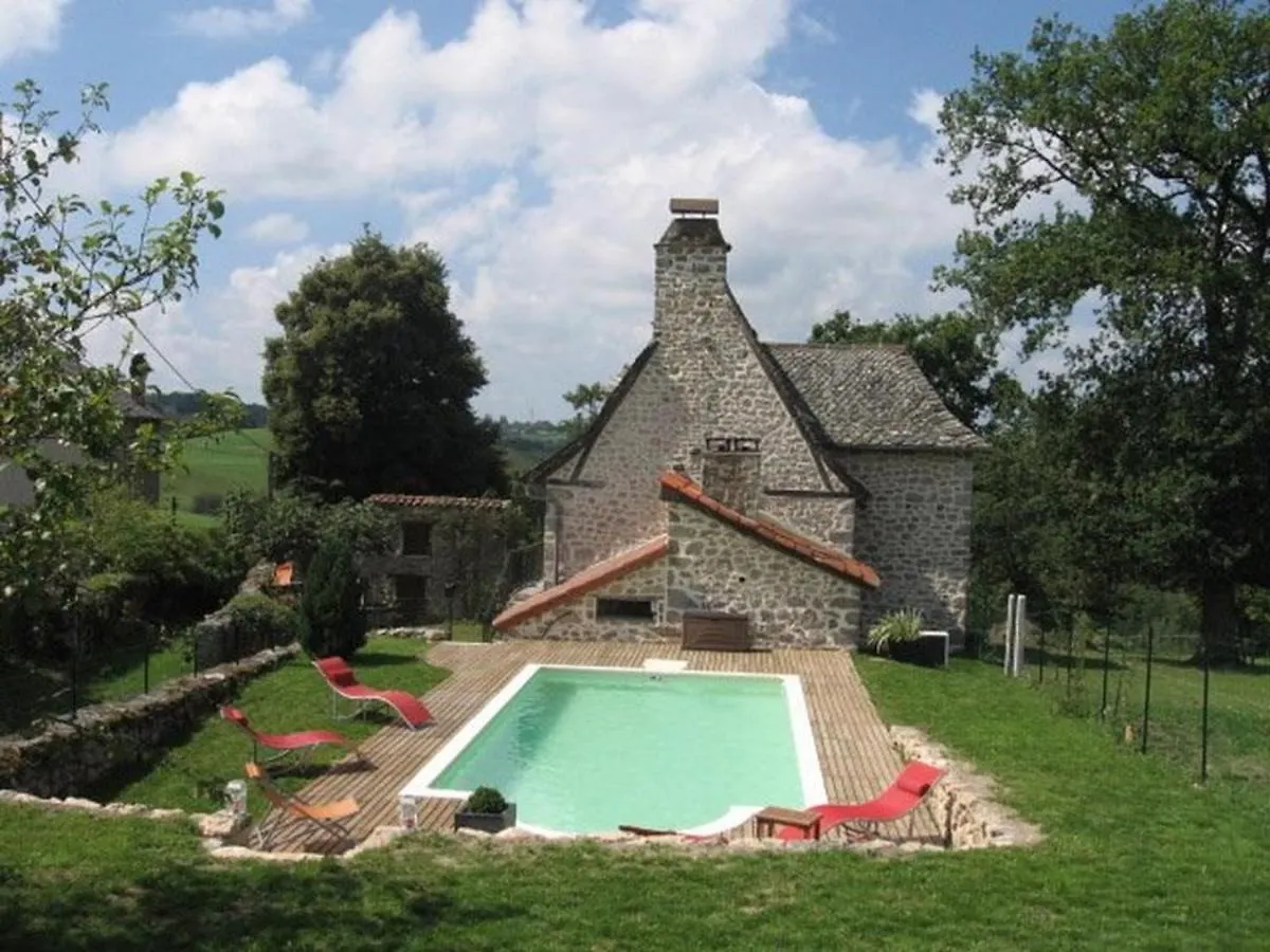 Maison De Charme Avec Piscine Privee Chauffee, Sauna, Et Jardin Clos Dans La Chataigneraie Cantaliens - Fr-1-742-398 Omps