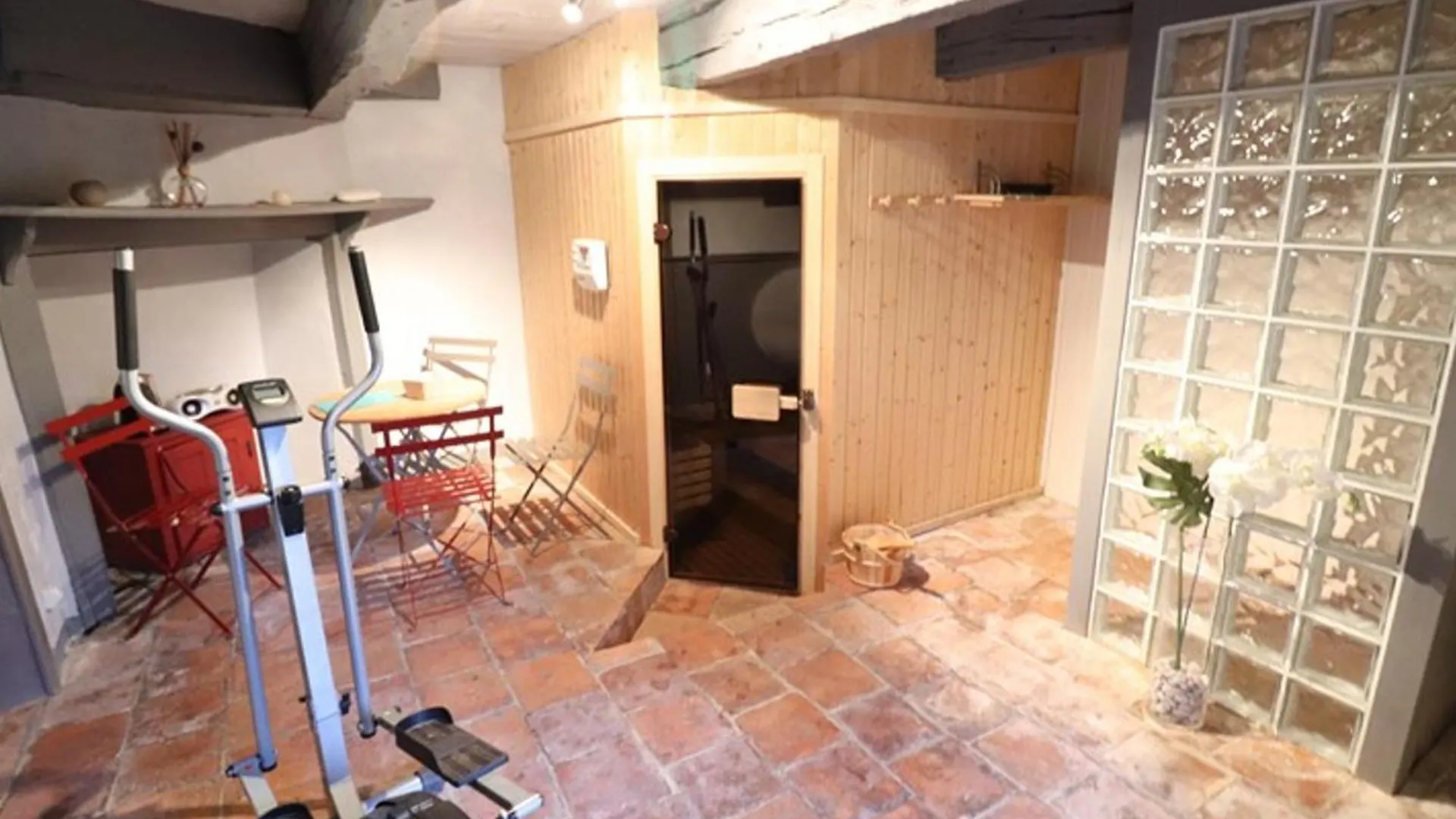 Holiday home Maison De Charme Avec Piscine Privee Chauffee, Sauna, Et Jardin Clos Dans La Chataigneraie Cantaliens - Fr-1-742-398 Omps France