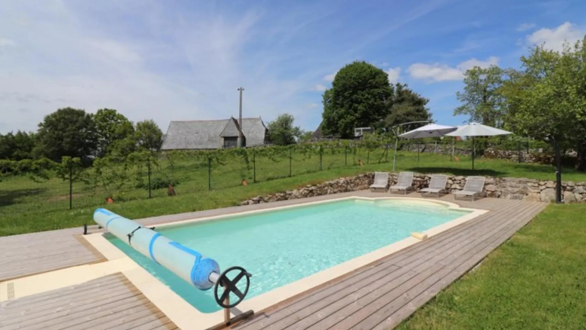 Maison De Charme Avec Piscine Privee Chauffee, Sauna, Et Jardin Clos Dans La Chataigneraie Cantaliens - Fr-1-742-398 Omps Holiday home